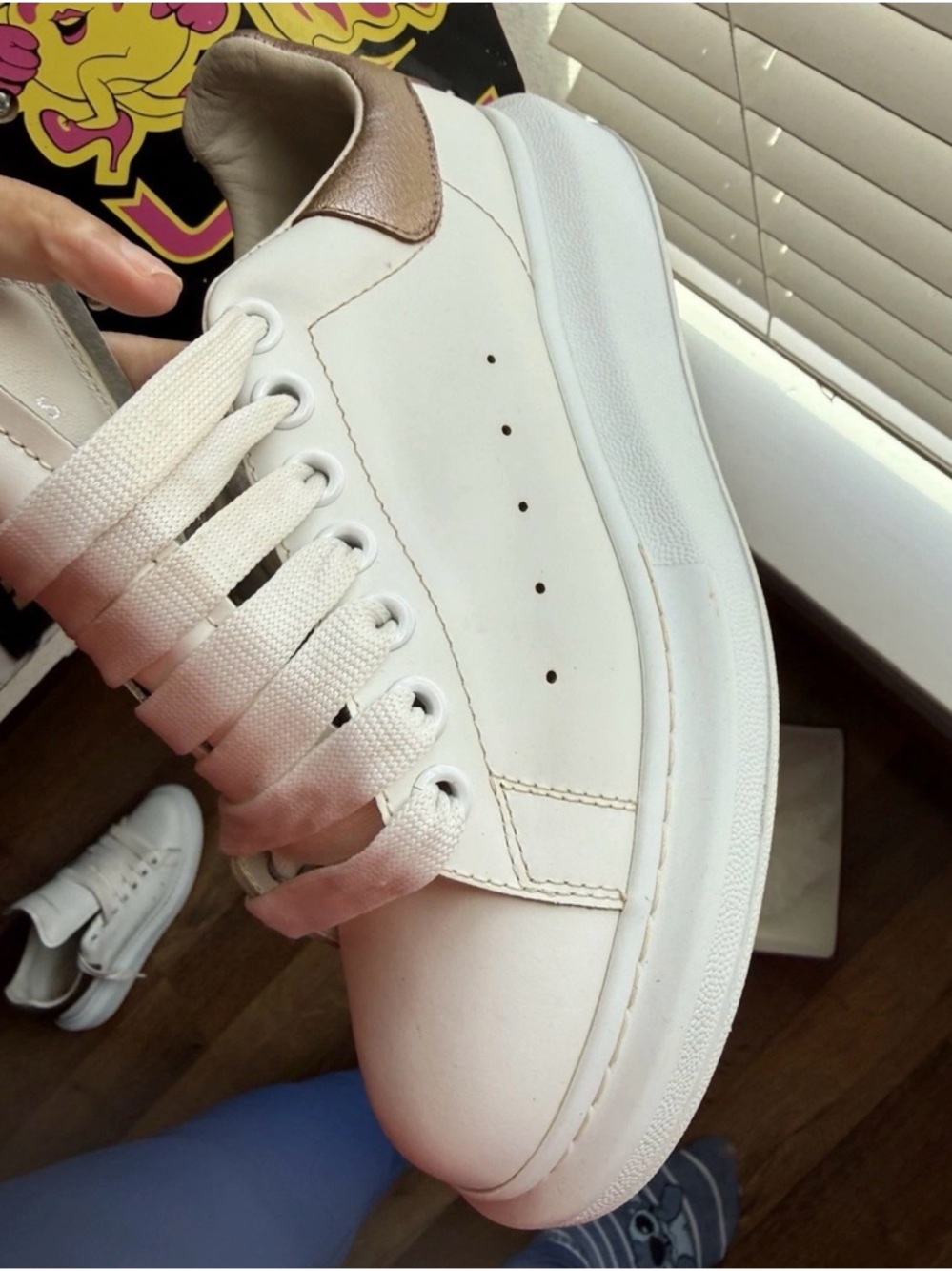 Alexander McQueen White Sneakers with Metallic Bronze Heel Tab - Picture 3 of 4